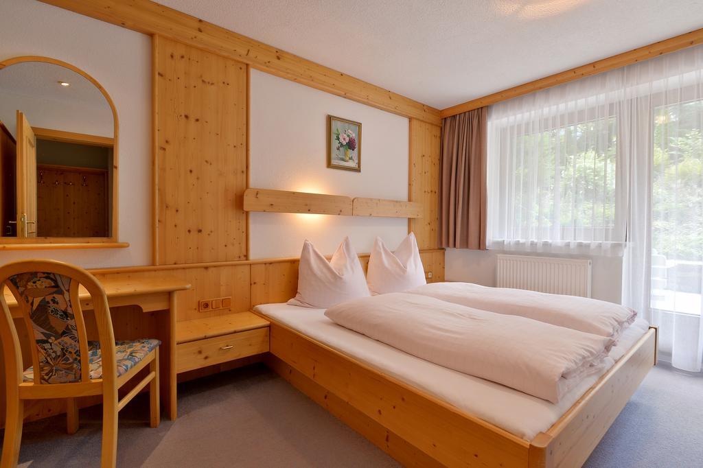 Landhaus Zum Griena Mayrhofen Room photo